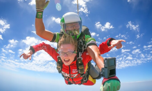 Aventure à moto et expérience de parachute ascensionnel